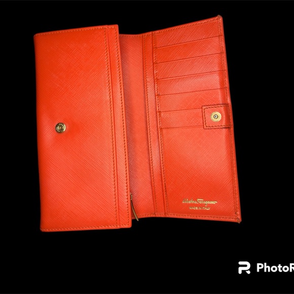 Salvatore Ferragamo Bifold Red Leather Wallet With Gold Tone Hardware. - Picture 3 of 13